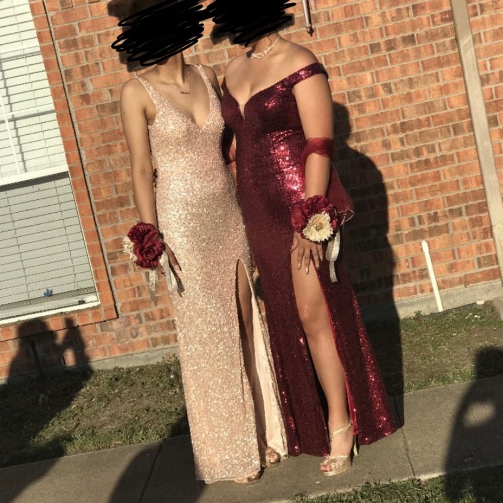 Wore this dress one time for prom it’s in perfect condition no damage.
